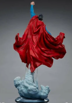 Superman - Superman Premium Format Statue by The Kucharek Brothers