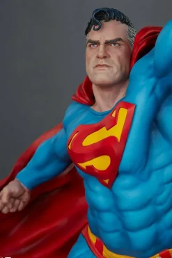 Superman - Superman Premium Format Statue by The Kucharek Brothers