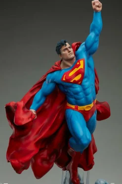 Superman - Superman Premium Format Statue by The Kucharek Brothers