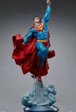 Superman - Superman Premium Format Statue by The Kucharek Brothers