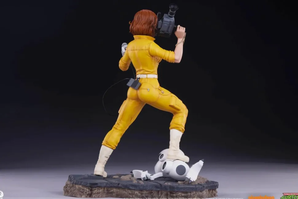 Teenage Mutant Ninja Turtles (1987) - April O'Neil 1/4 Scale Statue