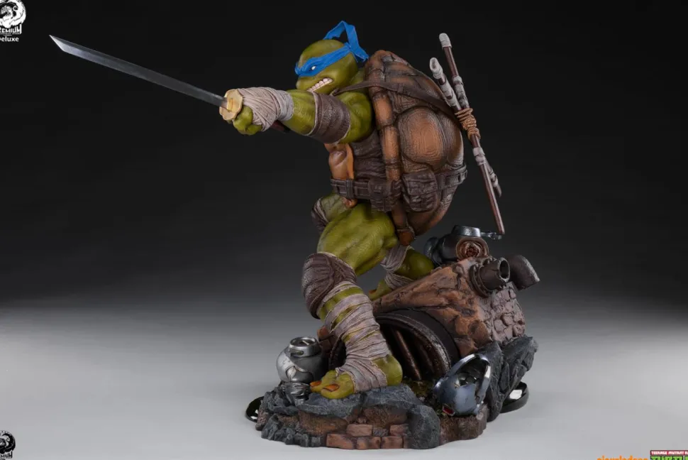 Teenage Mutant Ninja Turtles - Leonardo Deluxe 1/3 Scale Statue