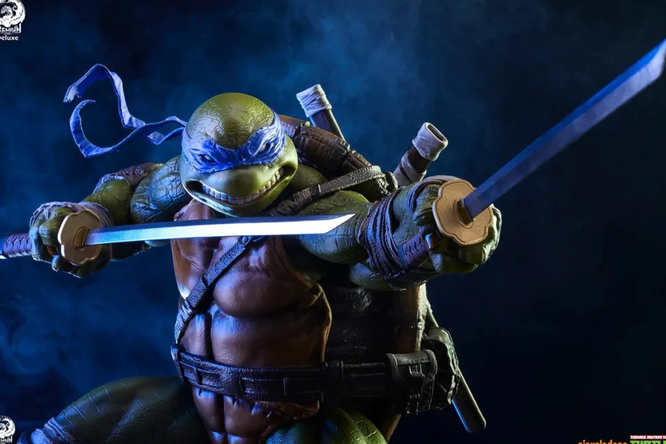 Teenage Mutant Ninja Turtles - Leonardo Deluxe 1/3 Scale Statue