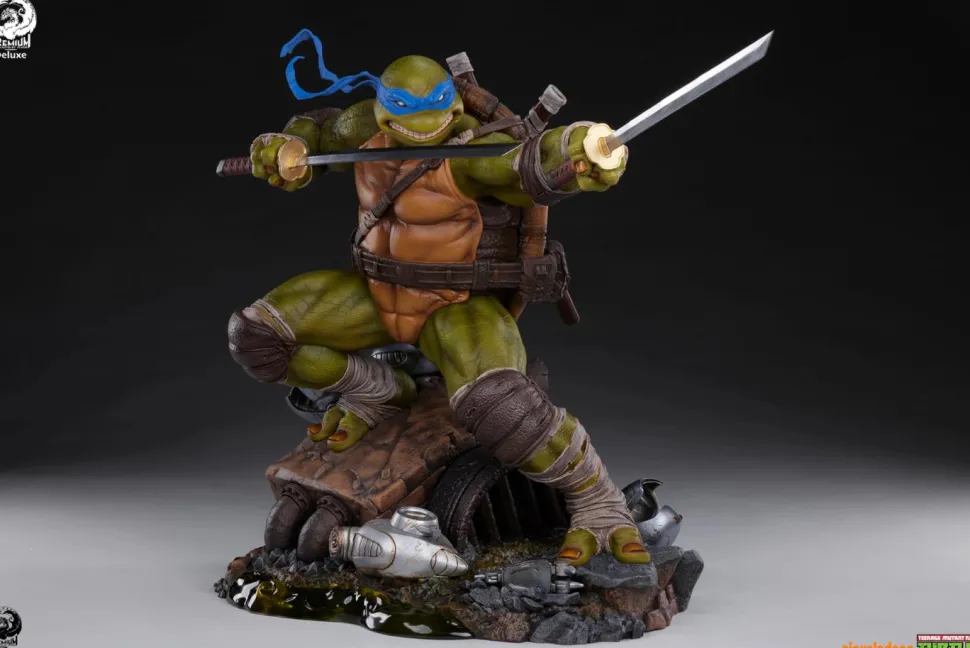 Teenage Mutant Ninja Turtles - Leonardo Deluxe 1/3 Scale Statue