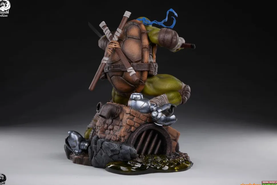 Teenage Mutant Ninja Turtles - Leonardo Deluxe 1/3 Scale Statue