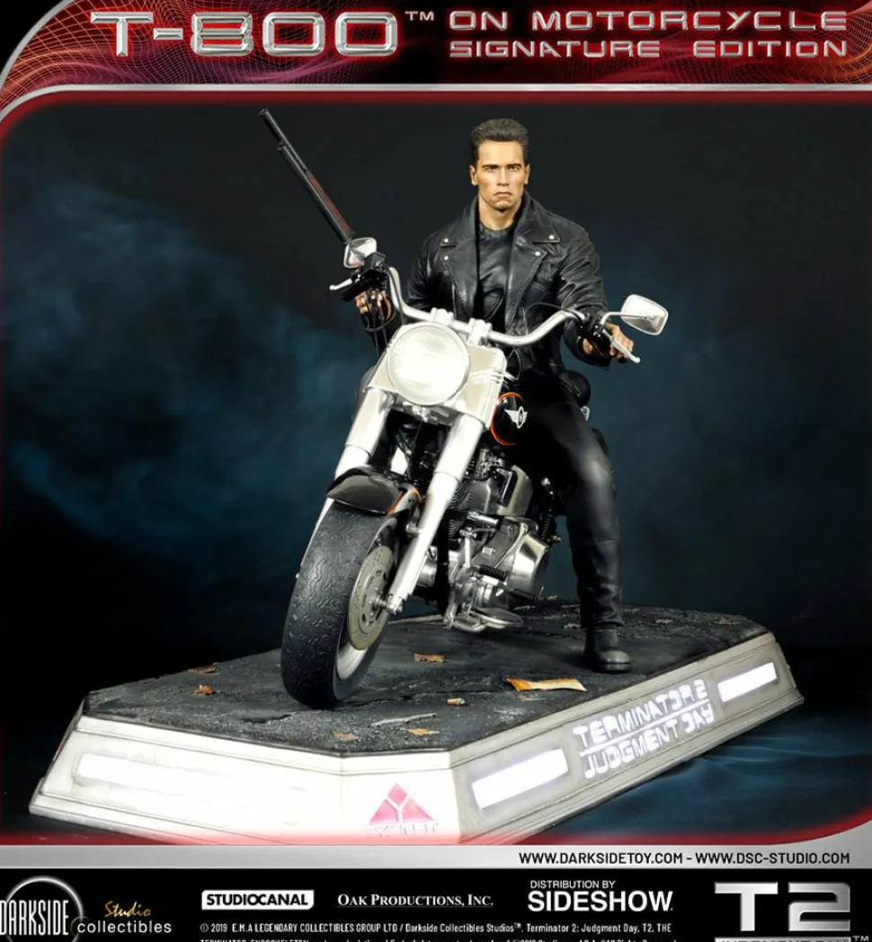 Terminator 2: Judgment Day - T-800 on Motorcycle 1/4 Scale Diorama Statue