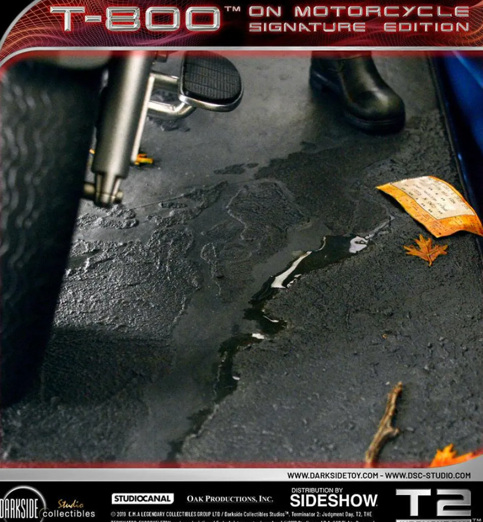 Terminator 2: Judgment Day - T-800 on Motorcycle 1/4 Scale Diorama Statue