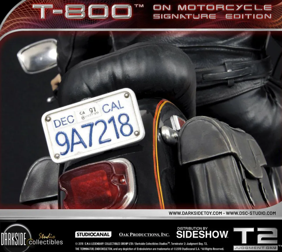 Terminator 2: Judgment Day - T-800 on Motorcycle 1/4 Scale Diorama Statue
