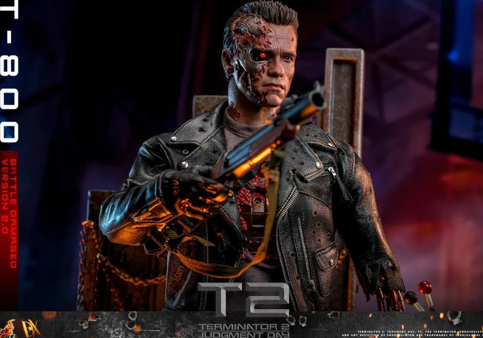 Terminator 2: Judgment Day - T-800 (Battle Damaged Version 2.0) 1/6th Scale Hot Toys Action Figure