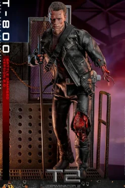 Terminator 2: Judgment Day - T-800 (Battle Damaged Version 2.0) 1/6th Scale Hot Toys Action Figure