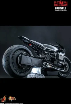 The Batman (2022) - Batcycle 1/6th Scale Hot Toys Action Figure Vehicle Accessory