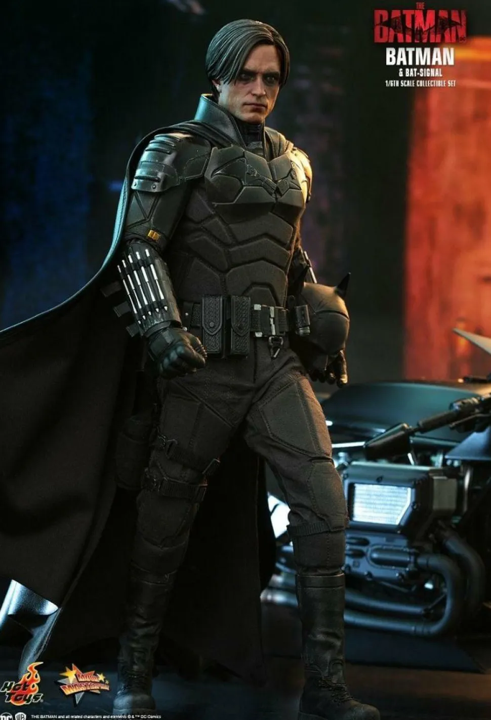 The Batman (2022) - Batman & Bat-Signal 1/6th Scale Hot Toys Action Figure Set