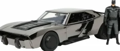 The Batman (2022) - Batman with Black Chrome Batmobile Hollywood Rides 1/24th Scale Die-Cast Vehicle Replica (2022 Convention Exclusive)