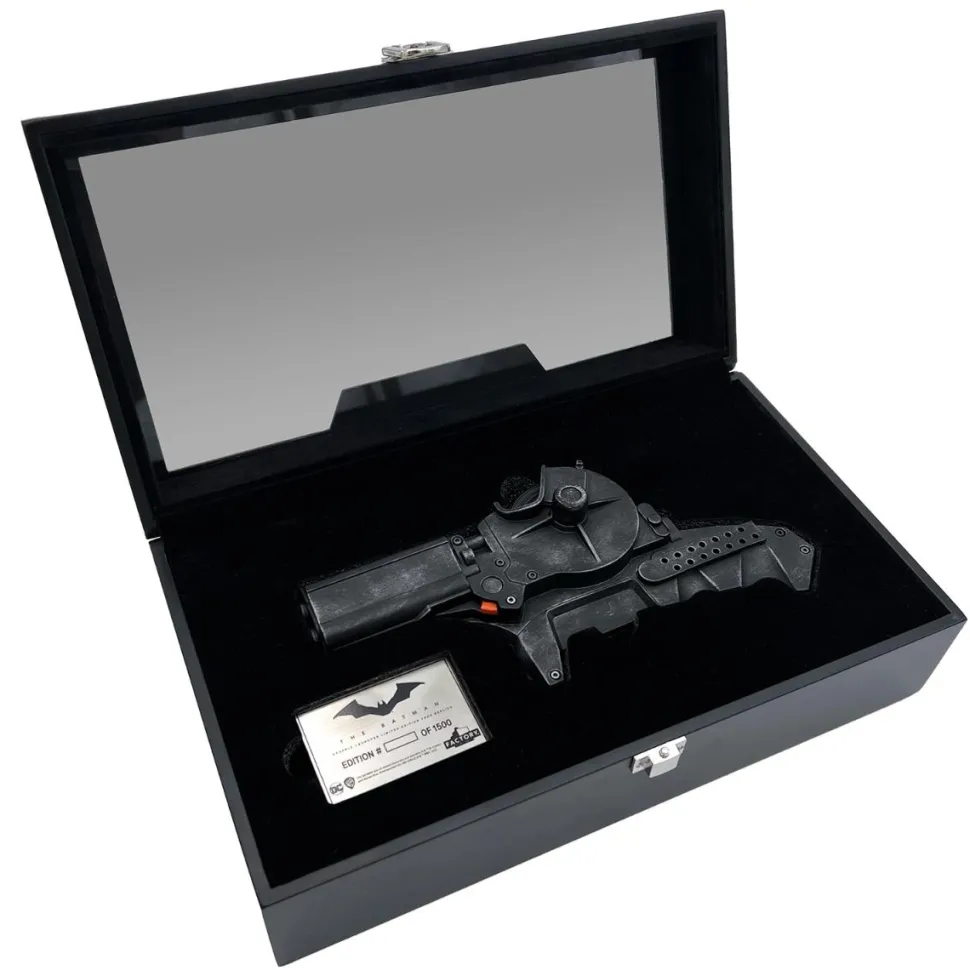 The Batman (2022) - Grapple Launcher 1:1 Scale Life-Size Prop Replica