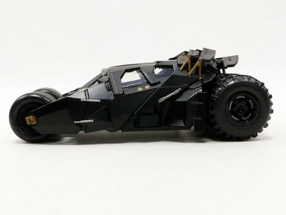 The Dark Knight (2008) - Batman with Batmobile Tumbler Hollywood Rides 1/24th Scale Die-Cast Vehicle Replica