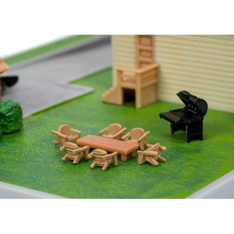 The Fast and the Furious - Toretto House NanoScene 1.5” Scale Die-Cast Vehicle Diorama Playset