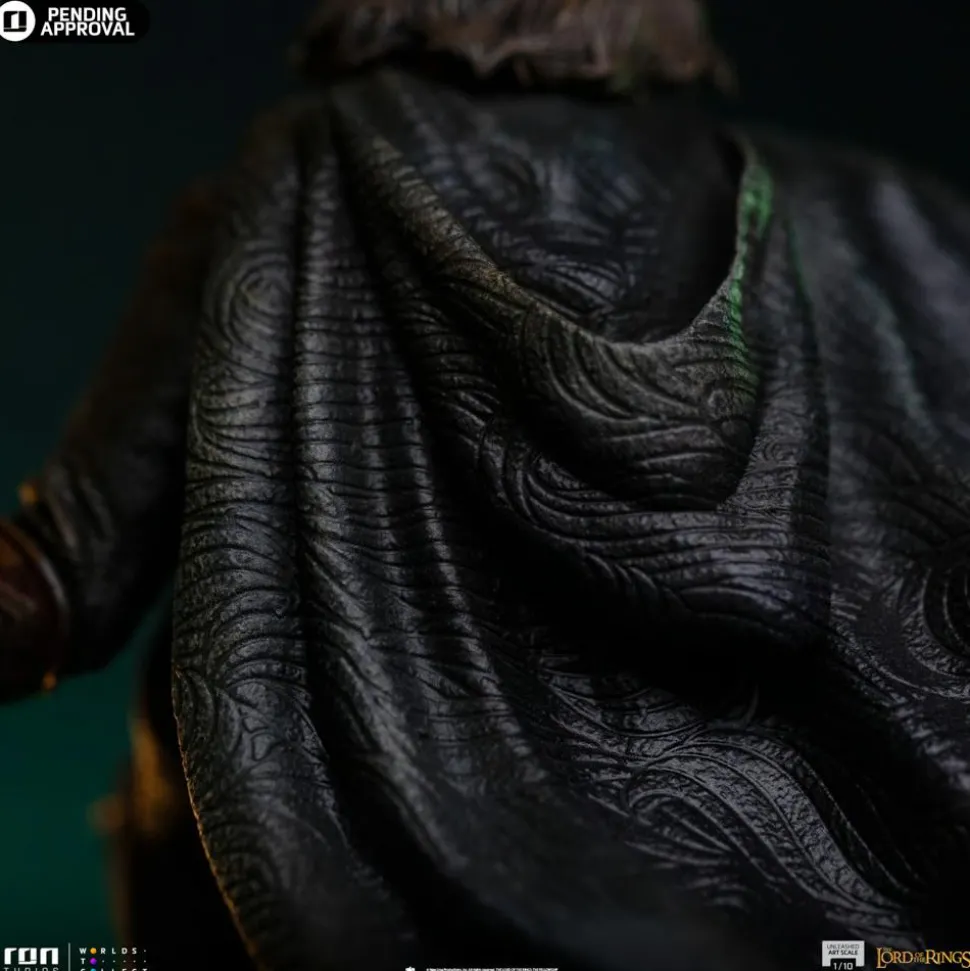 The Lord of the Rings - Aragorn Unleashed 1/10th Scale Statue