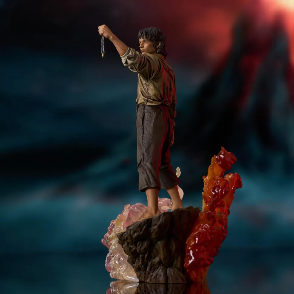 The Lord of the Rings - Frodo Baggins Gallery Deluxe 8" PVC Diorama Statue
