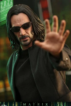 The Matrix Resurrections - Neo 1/6th Scale Hot Toys Action Figure (2022 Toy Fair Exclusive)