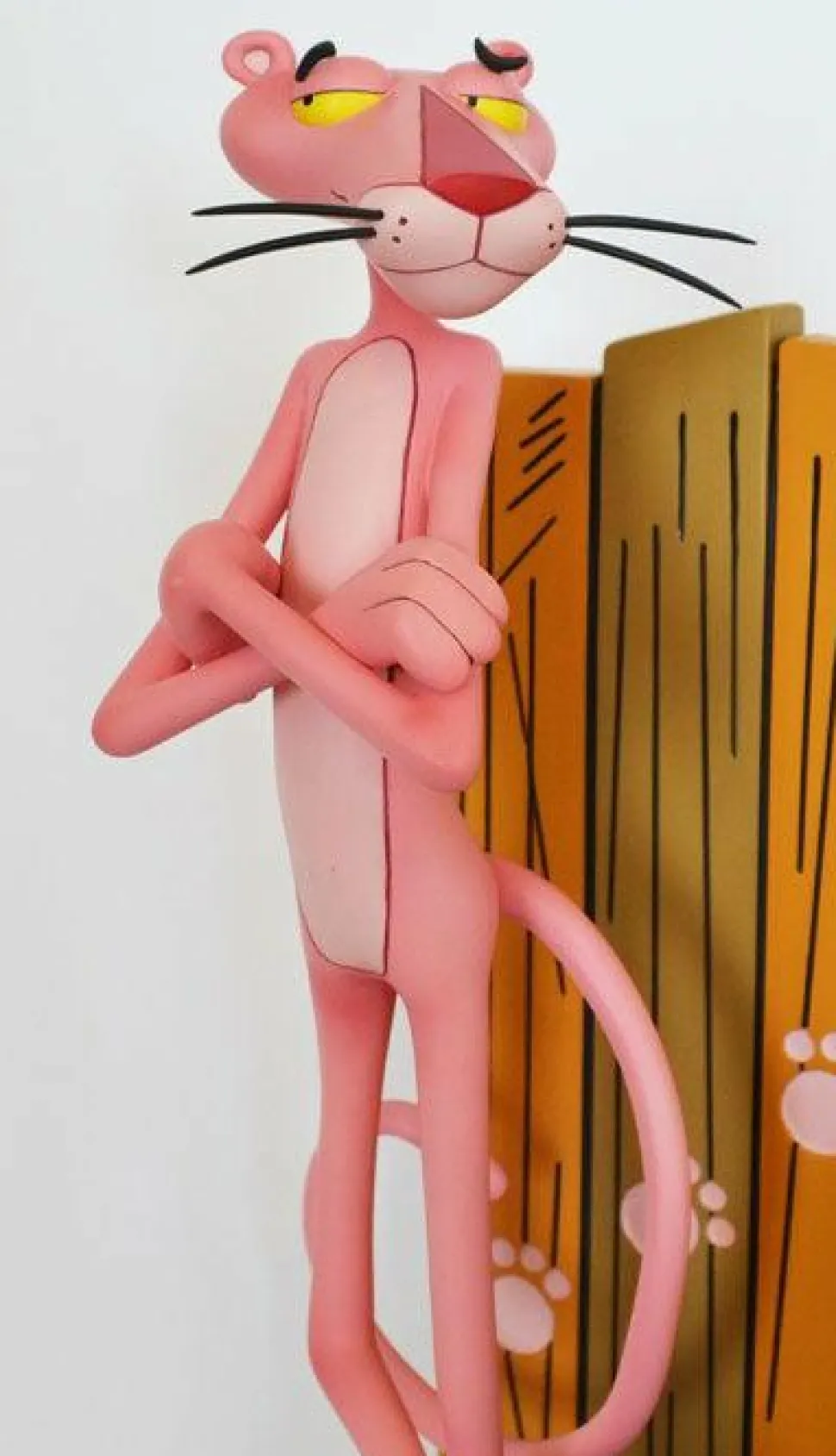 The Pink Panther - Pink Panther & The Inspector 16” Diorama Statue