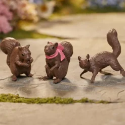 The Unbeatable Squirrel Girl - Squirrel Girl Marvel Legends 6” Action Figure with Vespa Vehicle
