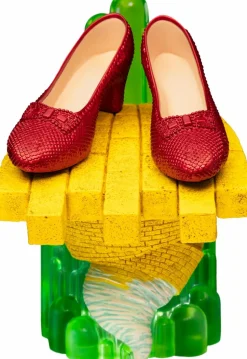 The Wizard of Oz (1939) - Ruby Slippers 1/2 Scale Replica with Light-up Statue Stand