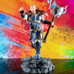Thor: Love and Thunder - Thor with Stormbreaker Deluxe Gallery 9" PVC Statue
