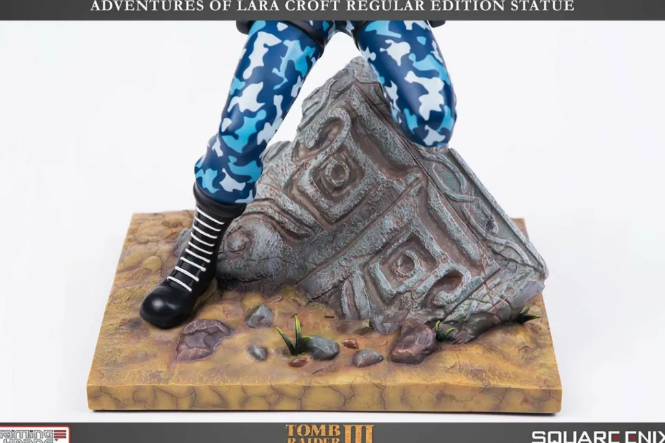 Tomb Raider III: The Adventures of Lara Croft - Lara Croft 12” Statue