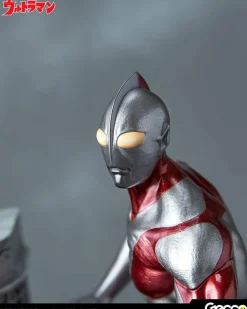 Ultraman (1966) - Ultraman Pre-Painted 11” Model Kit Statue