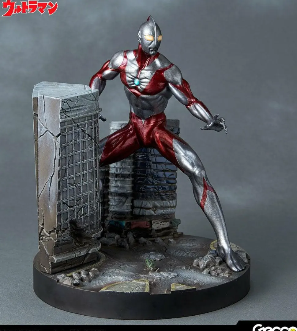 Ultraman (1966) - Ultraman Pre-Painted 11” Model Kit Statue