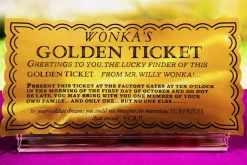 Willy Wonka & the Chocolate Factory - Golden Ticket, Wonka Bar & Everlasting Gobstopper Replica Set