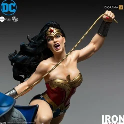 Wonder Woman - Wonder Woman vs Darkseid 1/6th Scale Diorama Statue