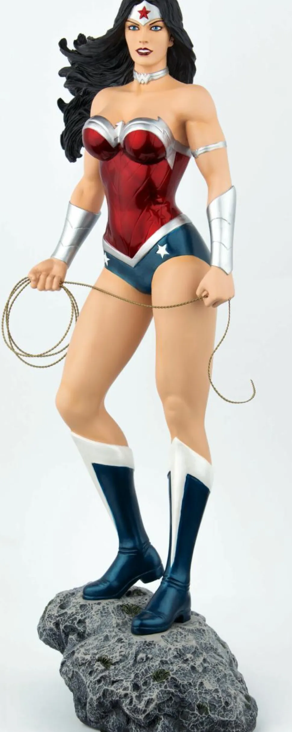Wonder Woman: The New 52 - Wonder Woman 1/6th Scale Limited Edition Statue
