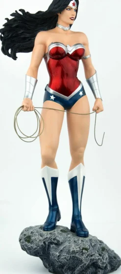 Wonder Woman: The New 52 - Wonder Woman 1/6th Scale Limited Edition Statue