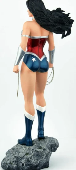 Wonder Woman: The New 52 - Wonder Woman 1/6th Scale Limited Edition Statue